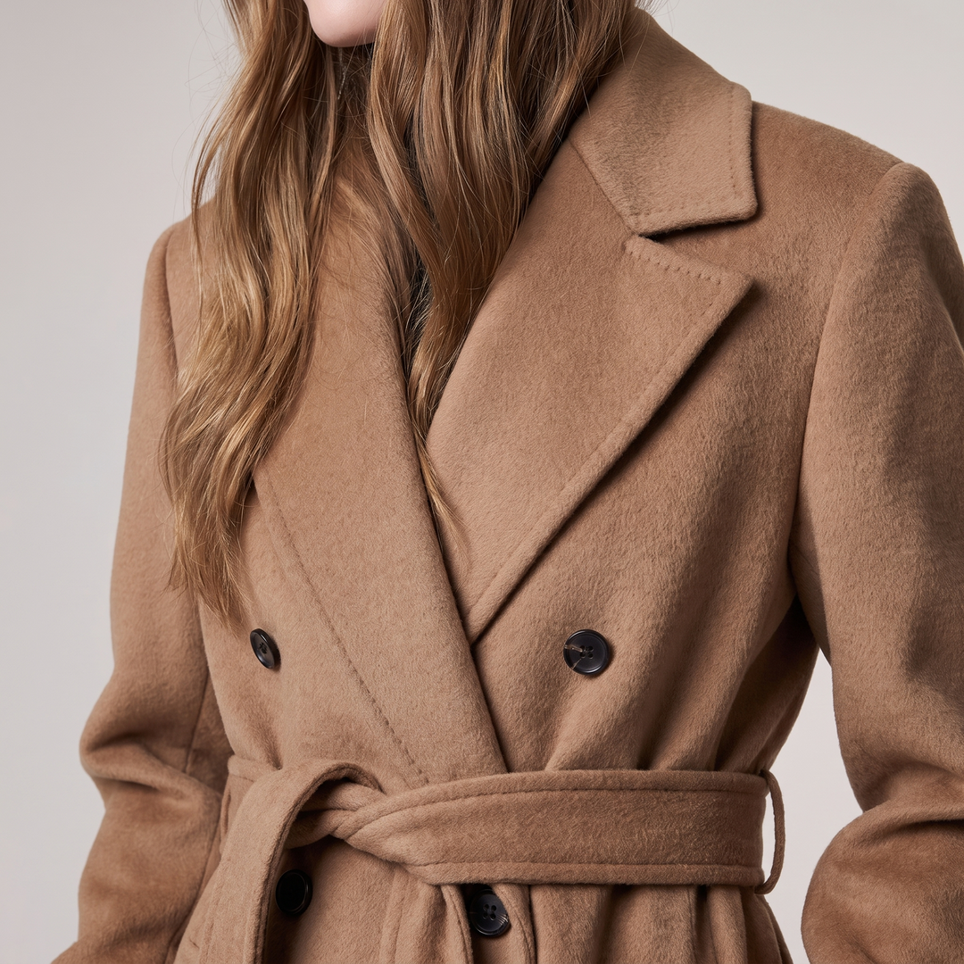 Klasyczny Płaszcz Wełniany Camel — detal