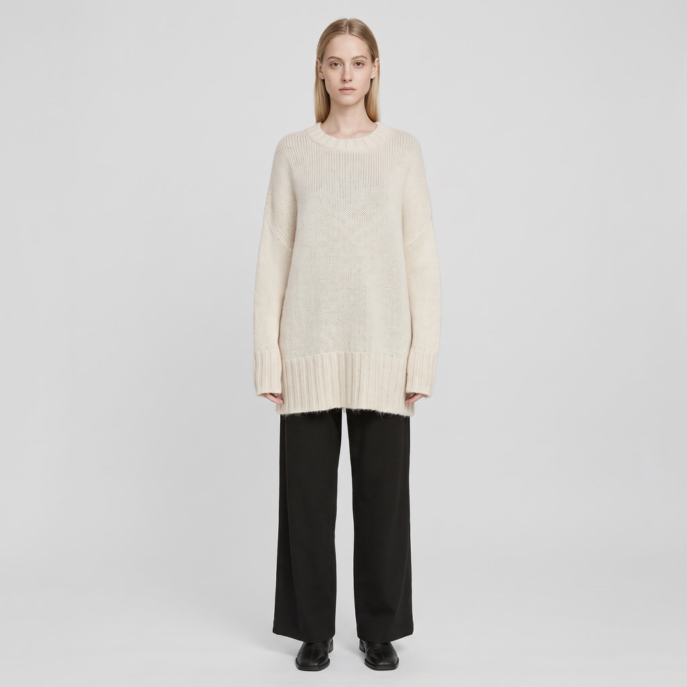 Sweter Oversize Kremowy — przednia