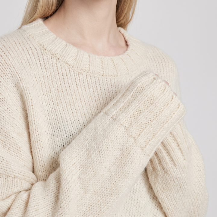 Sweter Oversize Kremowy — detal